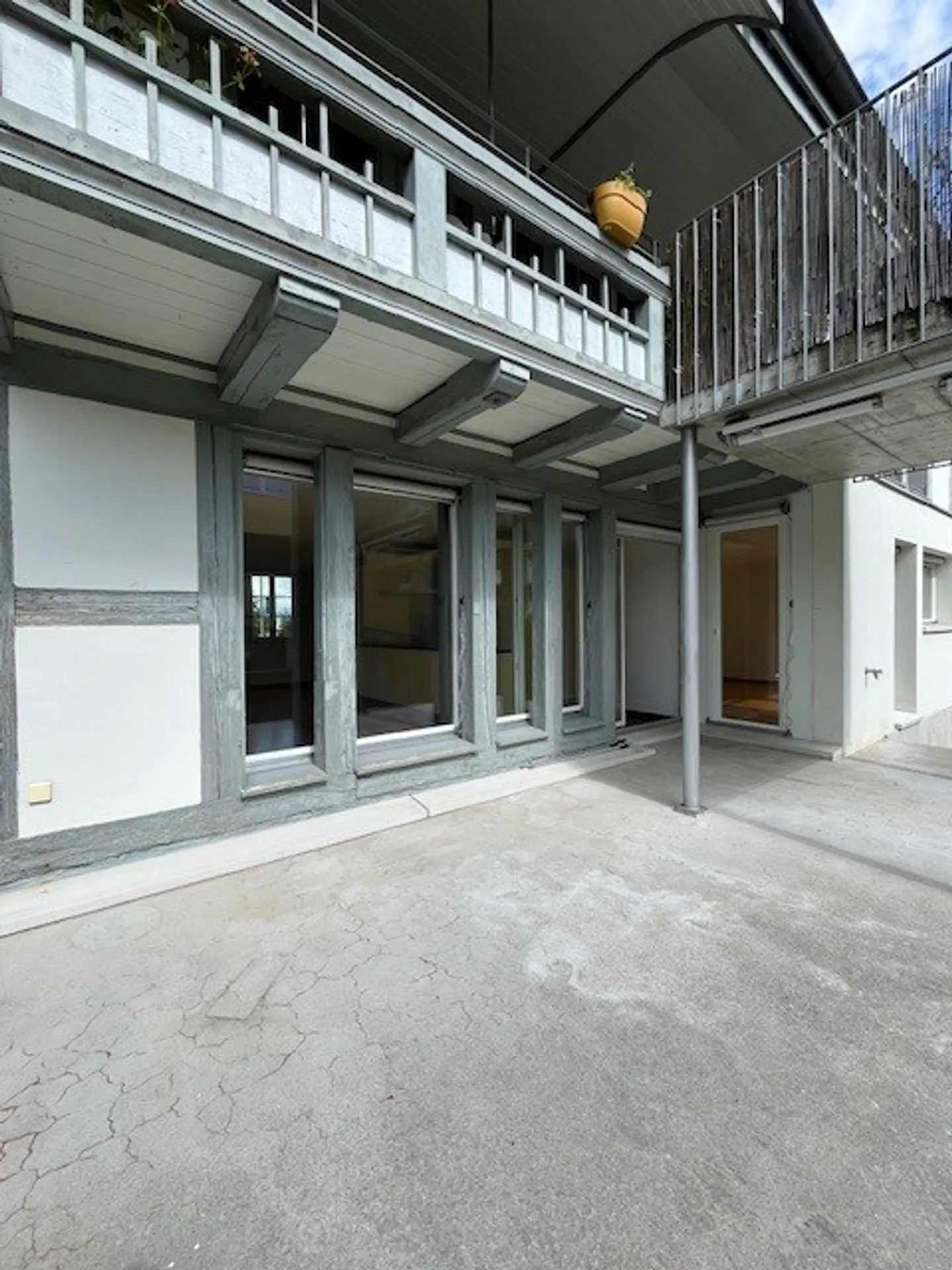 Superbe appartement de 3,5 pièces dans une ferme rénovée à louer (rez-de-chaussée) - Photo 6 sur 8