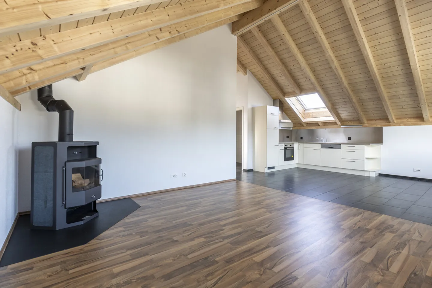 Investire e vivere - Proprietà redditizia con potenziale di occupazione da parte del proprietario - Foto 3 di 9