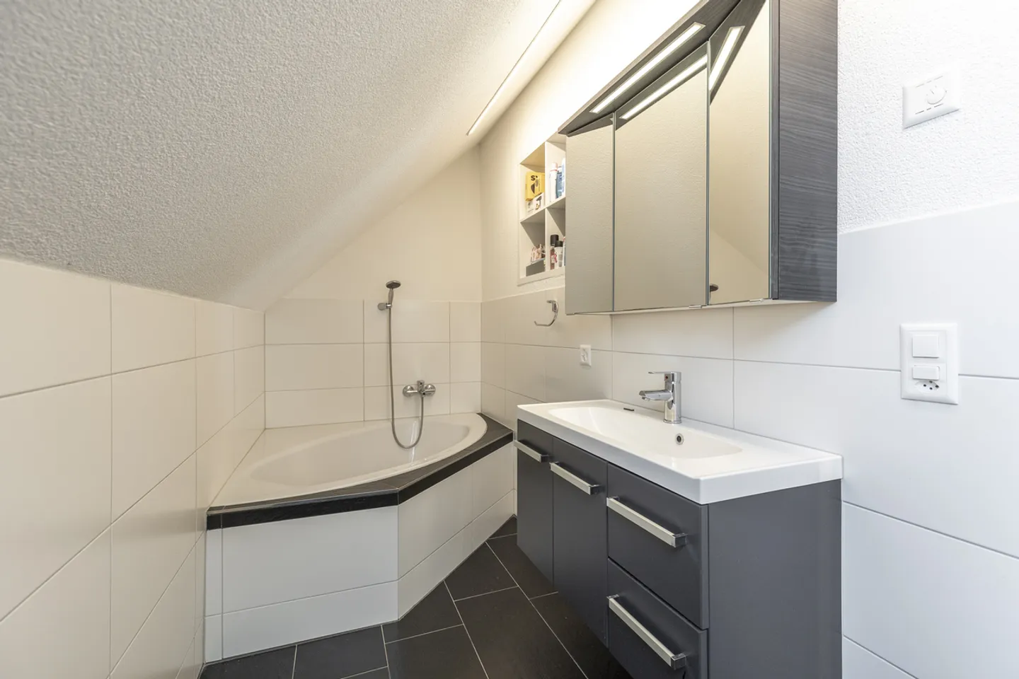 Investire e vivere - Proprietà redditizia con potenziale di occupazione da parte del proprietario - Foto 6 di 9