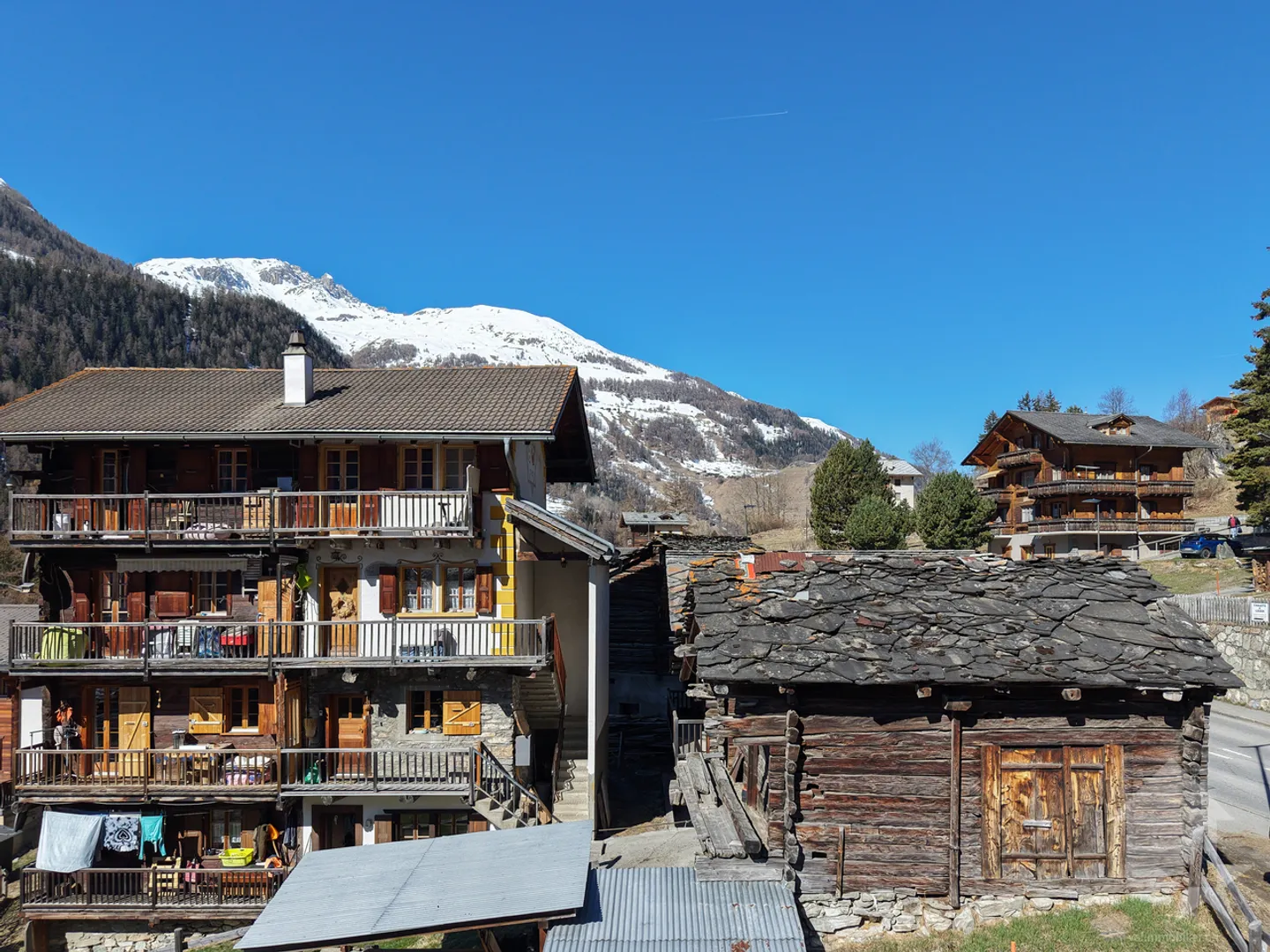 Terreno con fienile da trasformare nel centro del vecchio villaggio di Evolène - Foto 3 di 10