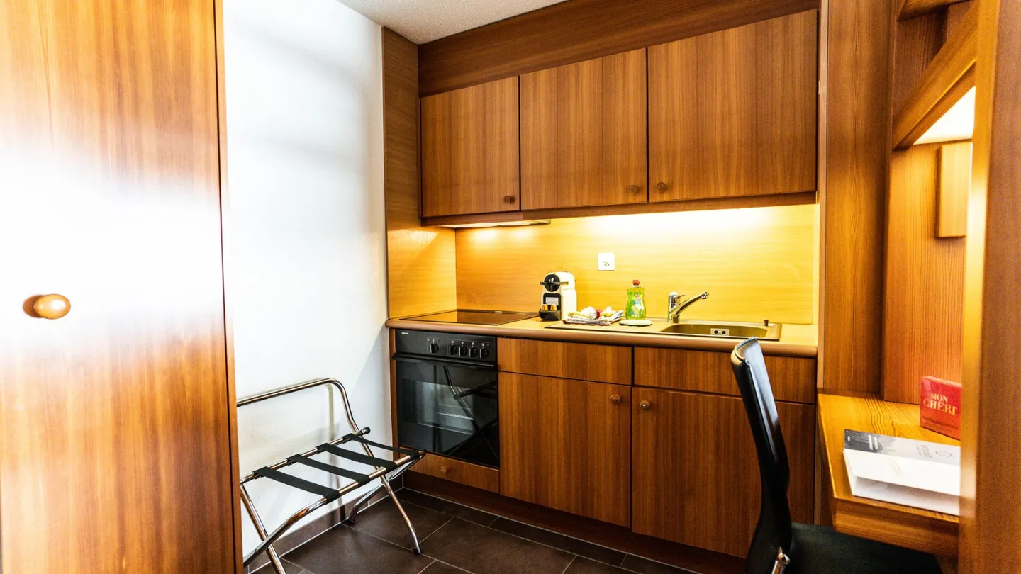 Magnifique appartement de vacances meublé avec balcon et place de parking souterrain - Photo 4 sur 11