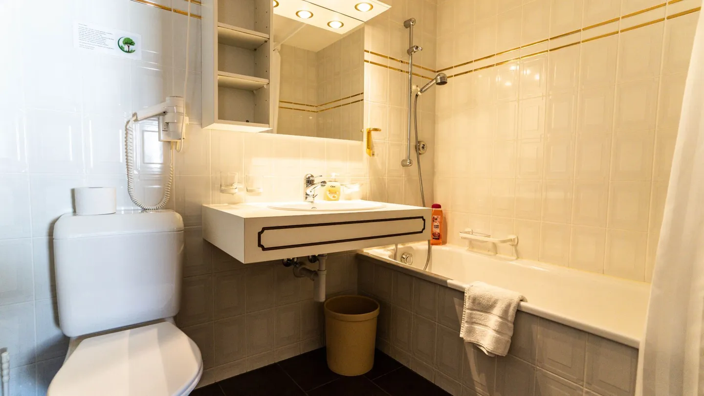 Magnifique appartement de vacances meublé avec balcon et place de parking souterrain - Photo 9 sur 11