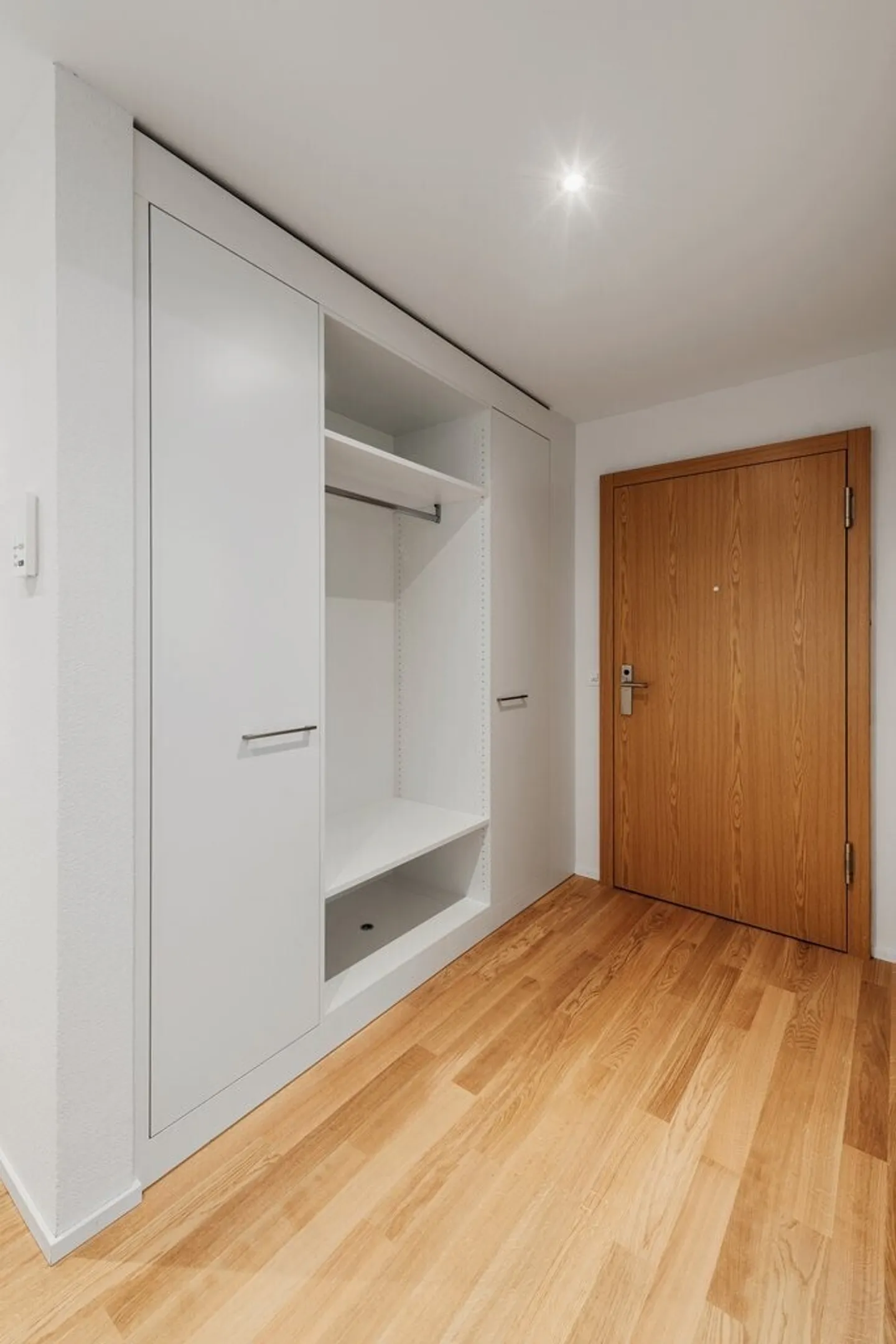 Appartamento moderno 2.5 locali con balcone e posto auto - Foto 4 di 5