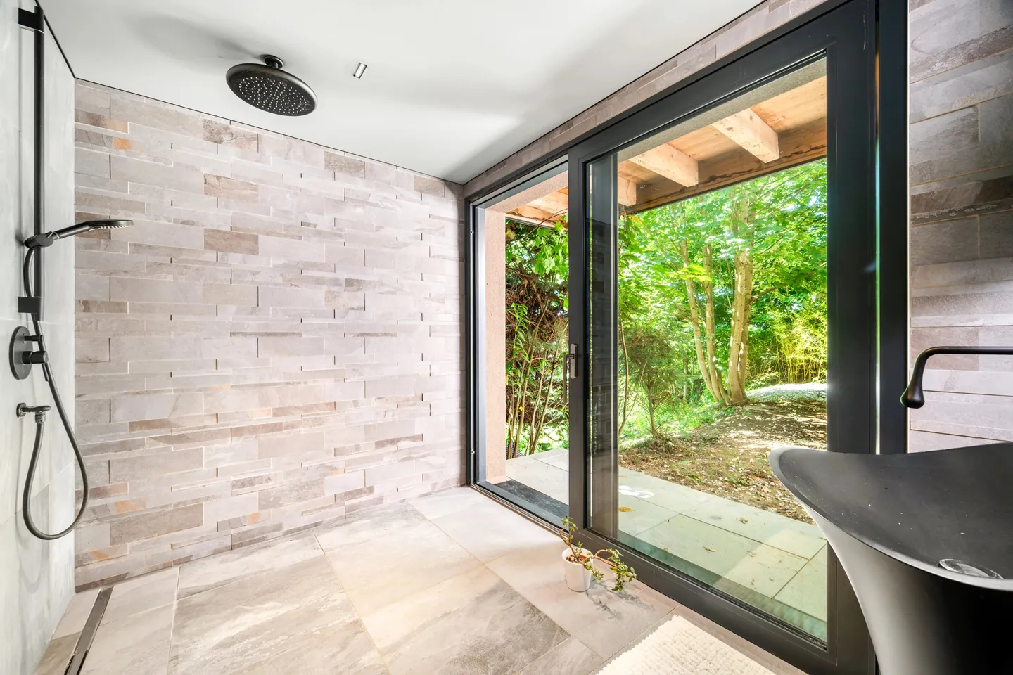 Stunning Villa with Lake View - Photo 15 of 21