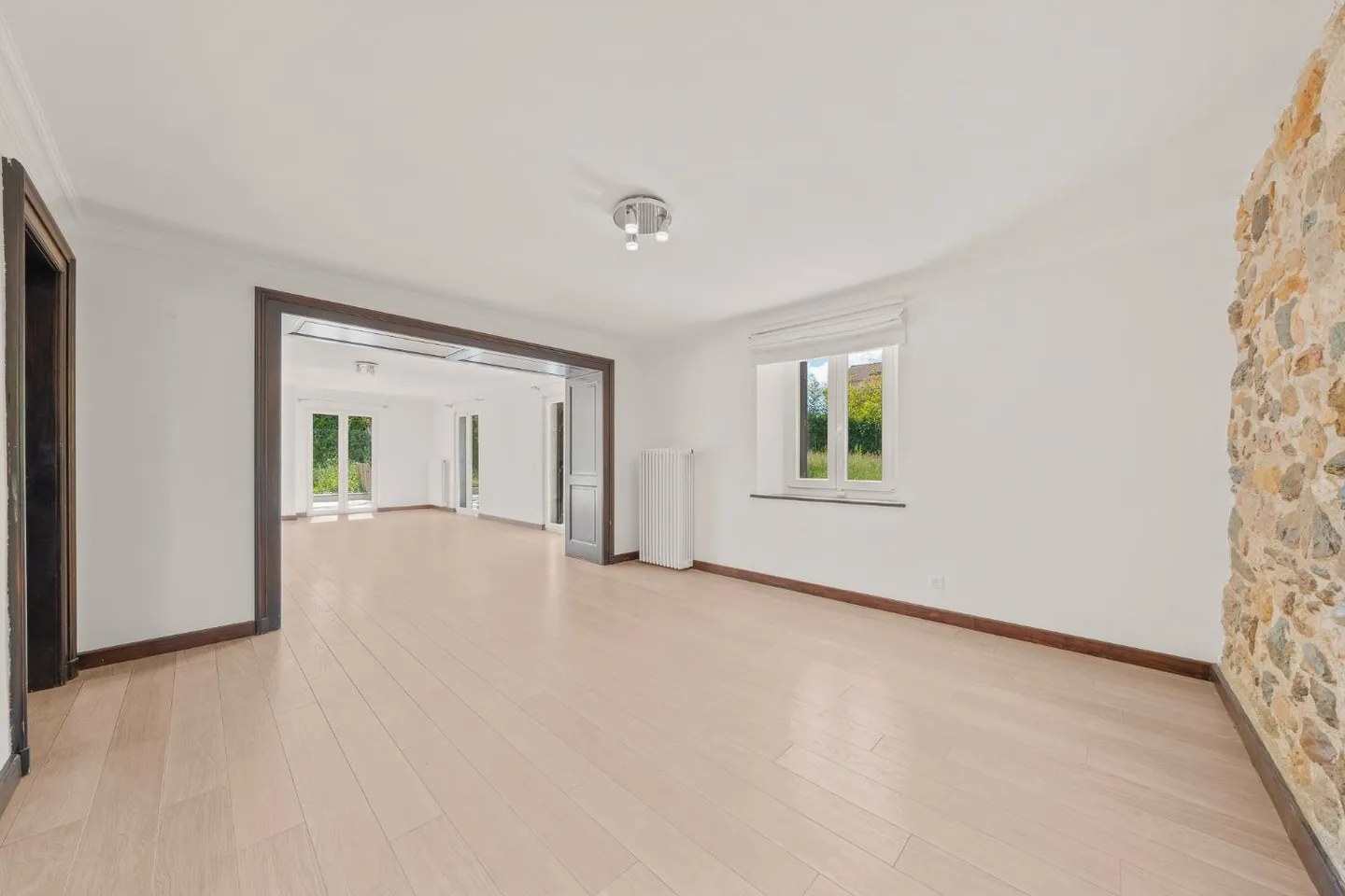 Magnifica e spaziosa proprietà di charme nel cuore di un ambiente residenziale e verdeggiante - Foto 3 di 4