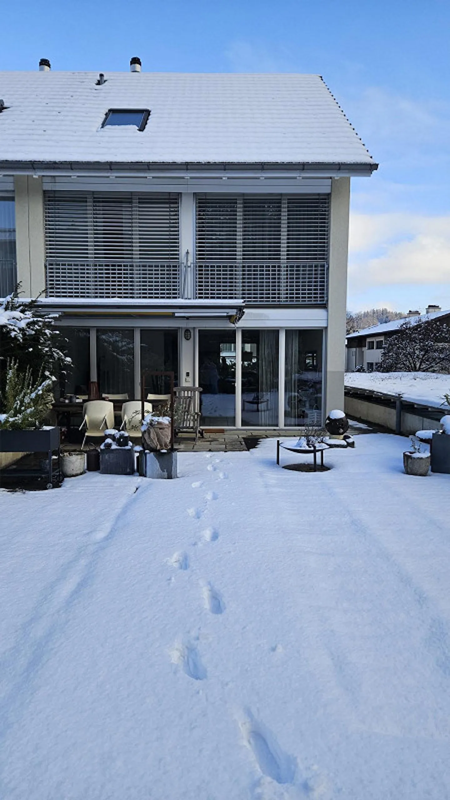 Ampia casa angolare di 5,5 stanze in una zona residenziale tranquilla a Kriens - Foto 1 di 15