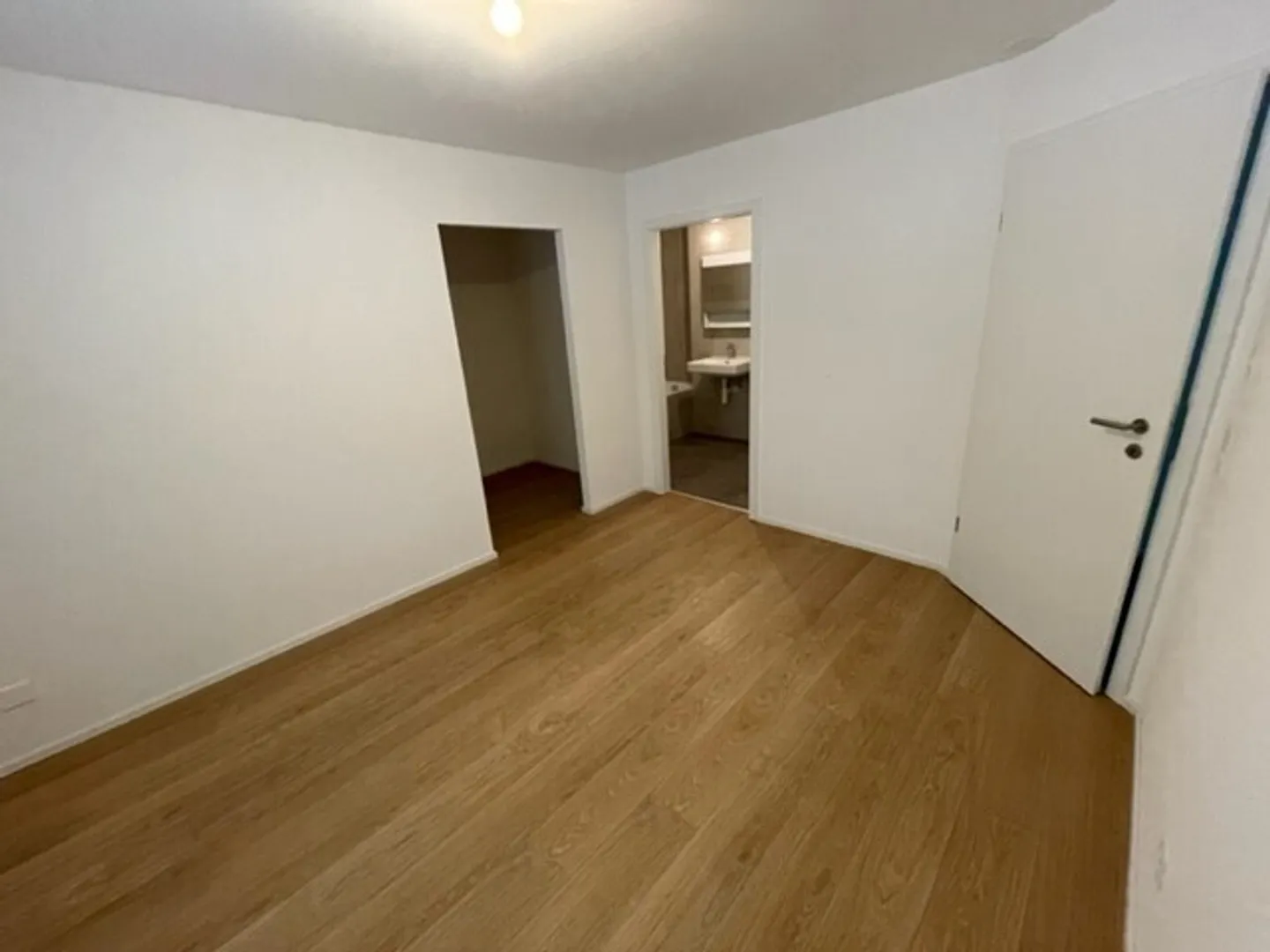 Appartement Charmant avec Vue sur la Ville - Photo 2 sur 8