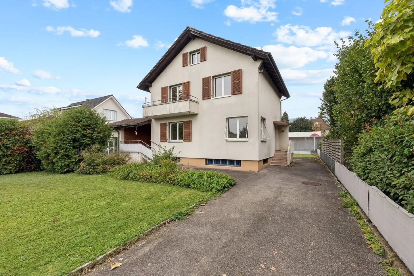 Einfamilienhaus mit Einliegerbereich und viel Platz für  Wohnen und... - Foto 1 von 10