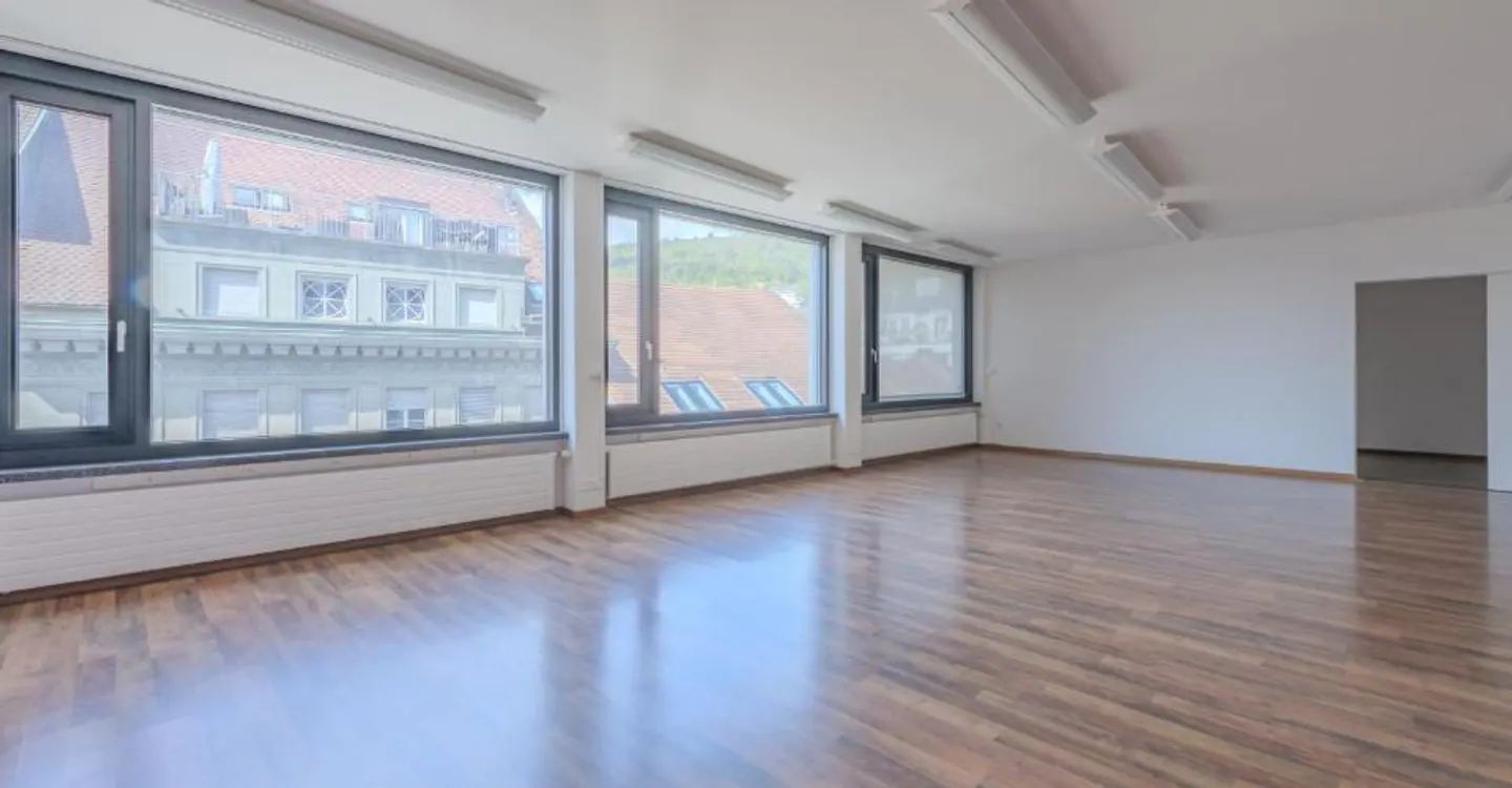 Moderne Büroräumlichkeiten in Biel - Foto 2 von 4