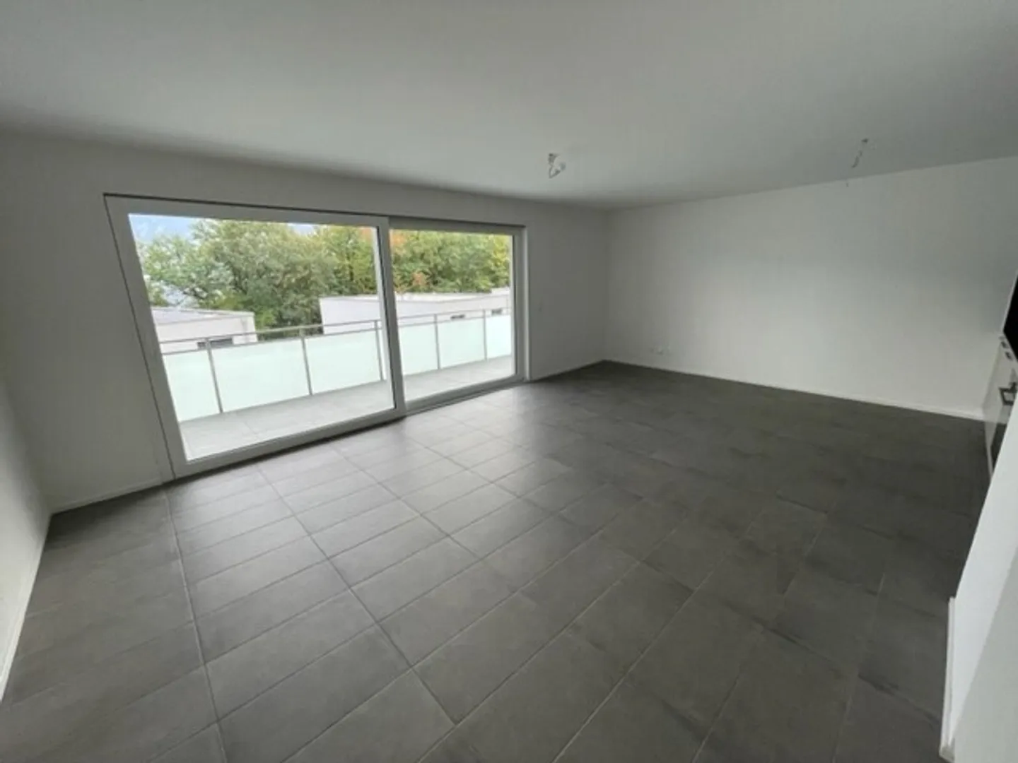 Appartement Charmant avec Vue sur la Ville - Photo 4 sur 8