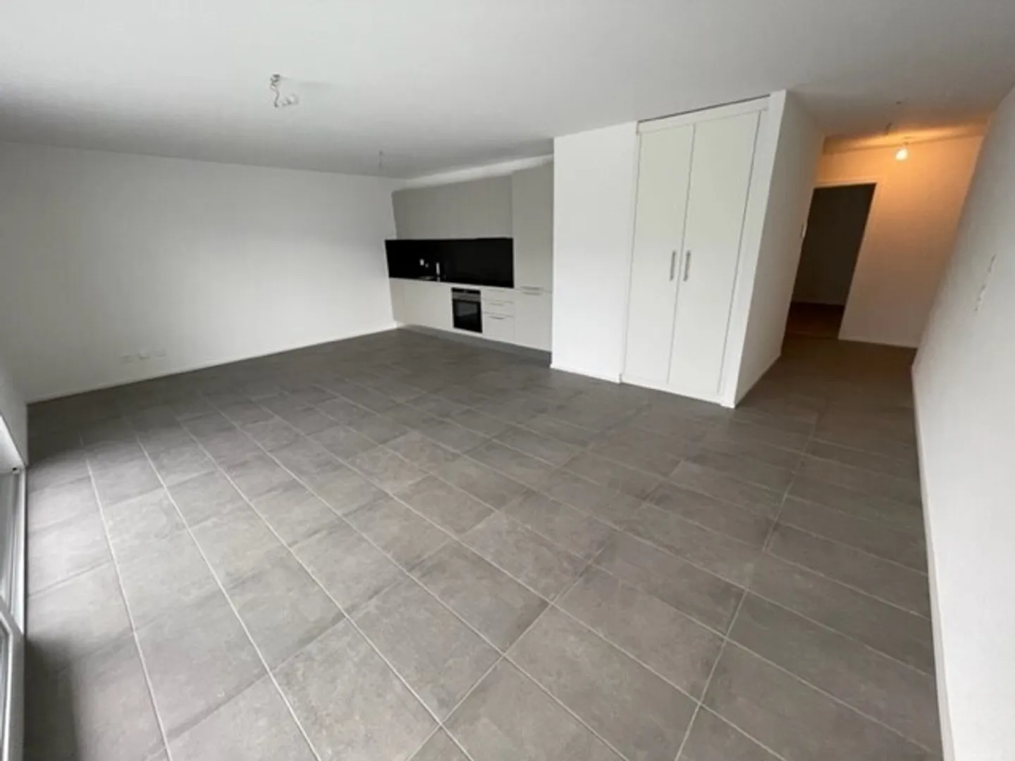 Appartement Charmant avec Vue sur la Ville - Photo 5 sur 8