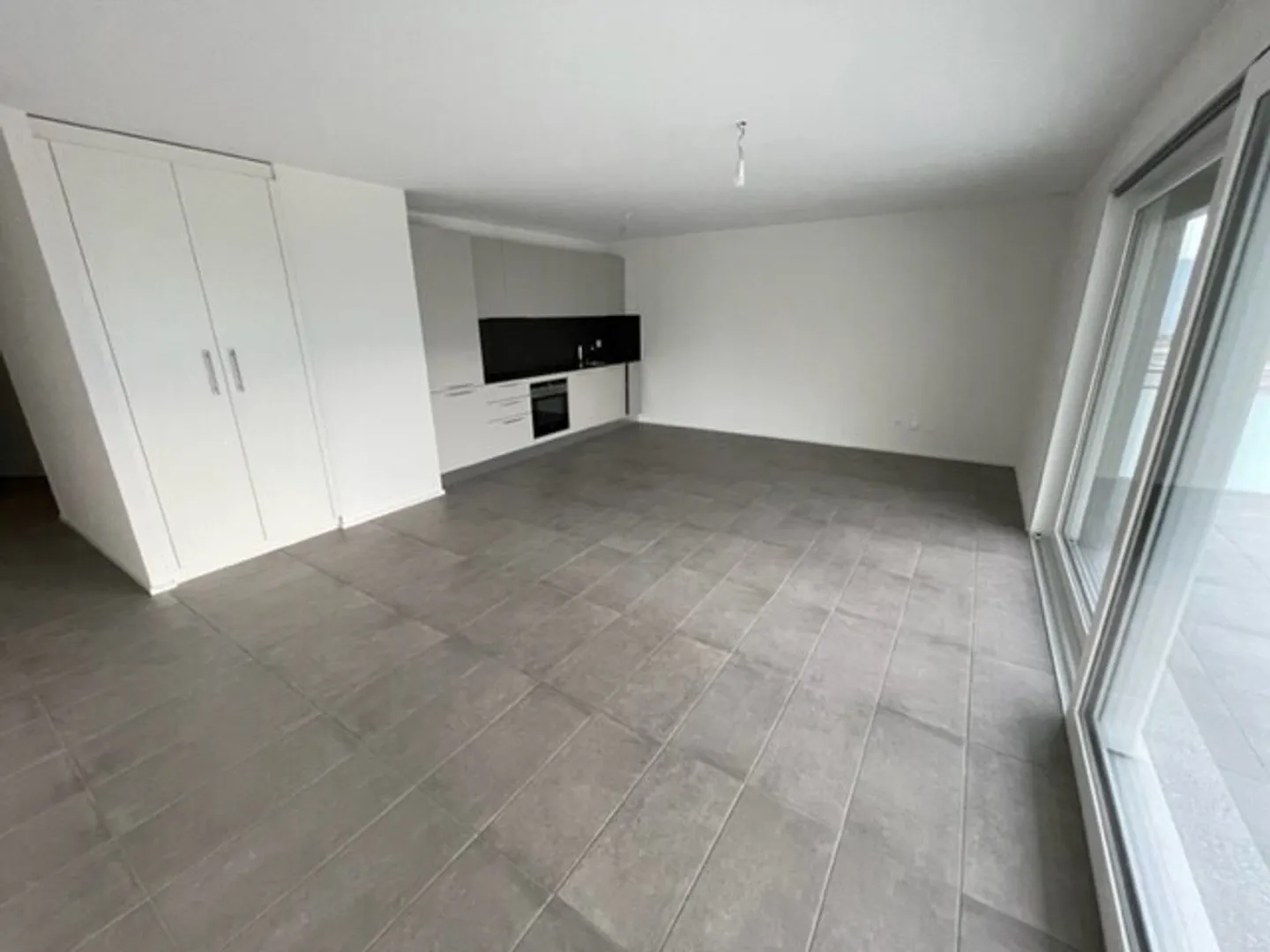 Appartement Charmant avec Vue sur la Ville - Photo 6 sur 8