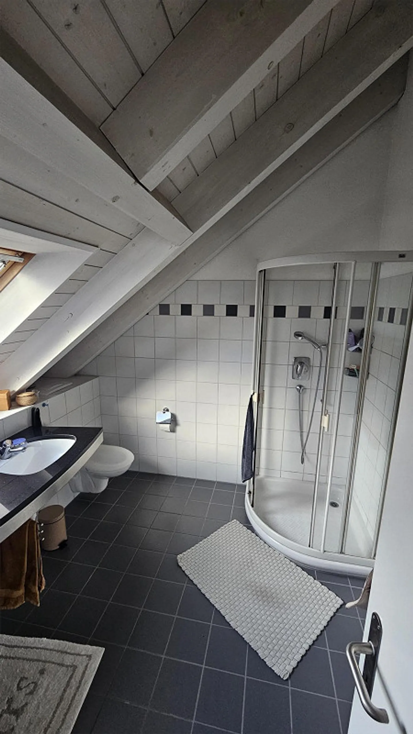 Ampia casa angolare di 5,5 stanze in una zona residenziale tranquilla a Kriens - Foto 15 di 15