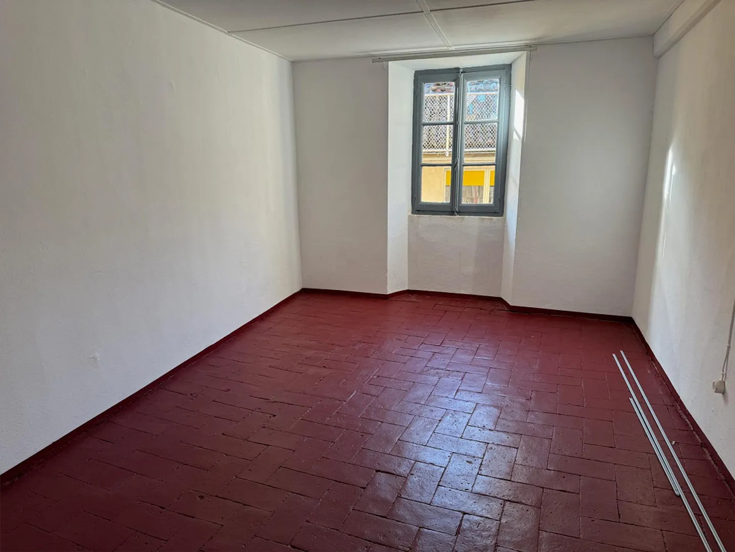 HAUS MIT 11.5 ZIMMERN ZU RENOVIEREN IM ZENTRUM VON RIVA SAN VITALE - Foto 3 von 7