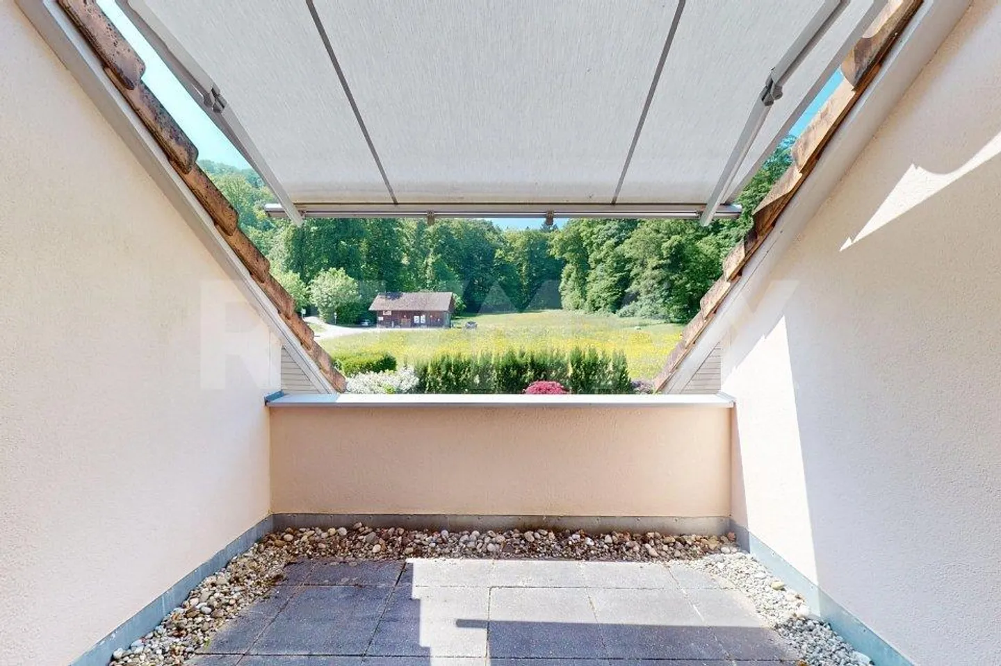 Maison mitoyenne spacieuse de 6,5 pièces dans un emplacement idyllique en bordure de forêt - Photo 6 sur 9