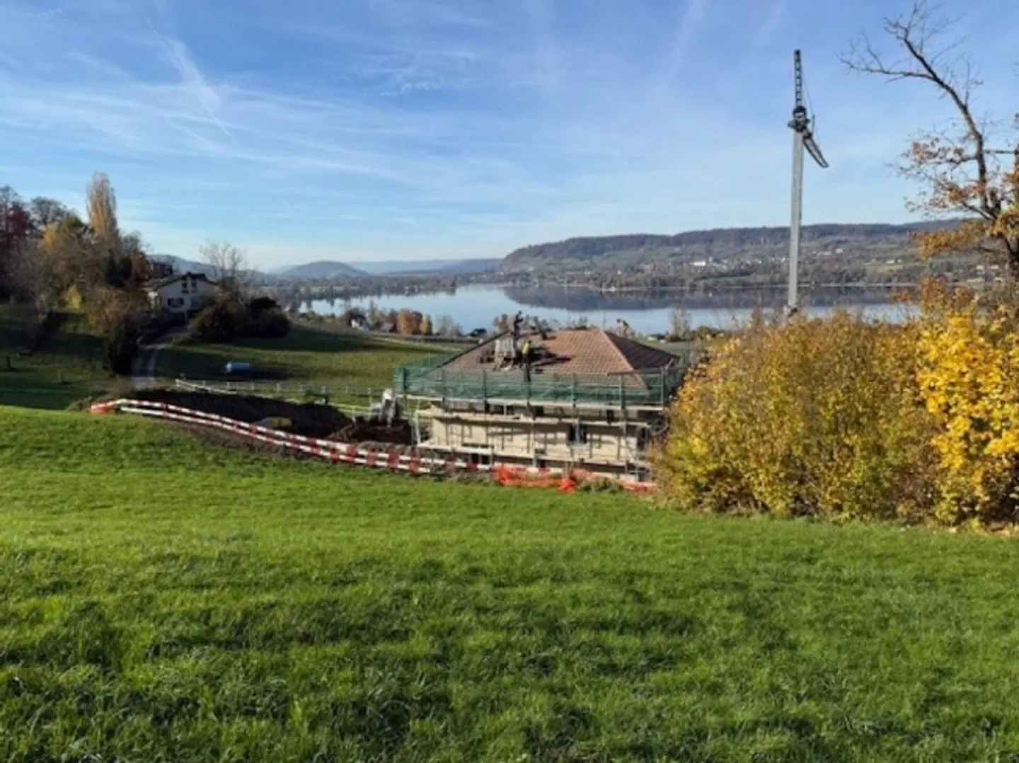 In affitto a Mammern, adiacente alla zona agricola, casa unifamiliare indipendente di 6½ locali con ascensore; in una posizione collinare non edificabile e con vista sul lago! - Foto 14 di 16