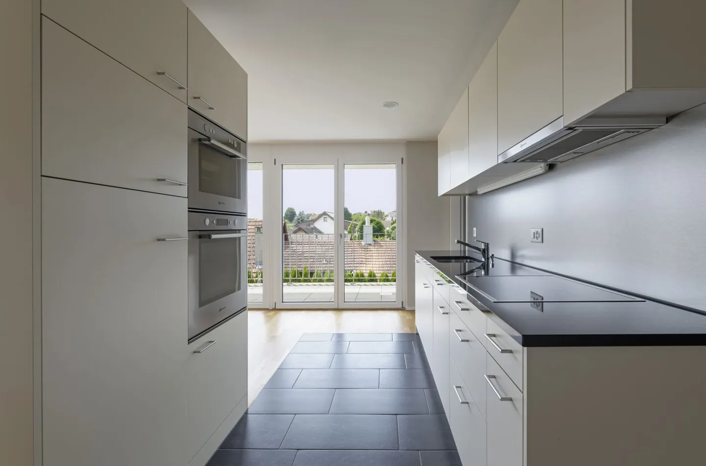 Moderne Garten Wohnung mit Parkett, entspannendem Sitzplatz und wunderschöner Aussicht - Foto 1 von 10