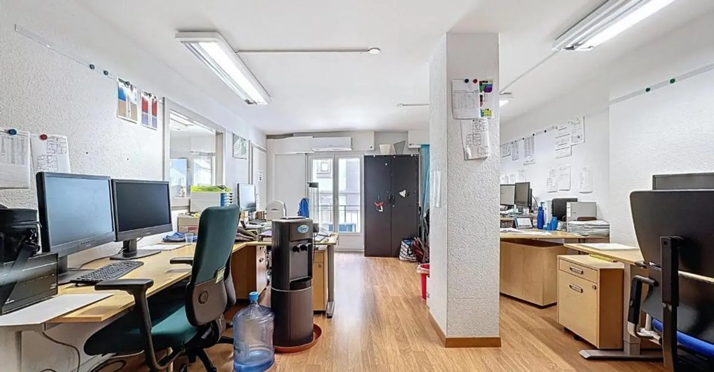 Spacious and bright offices in the heart of Monthey - Photo 1 of 12