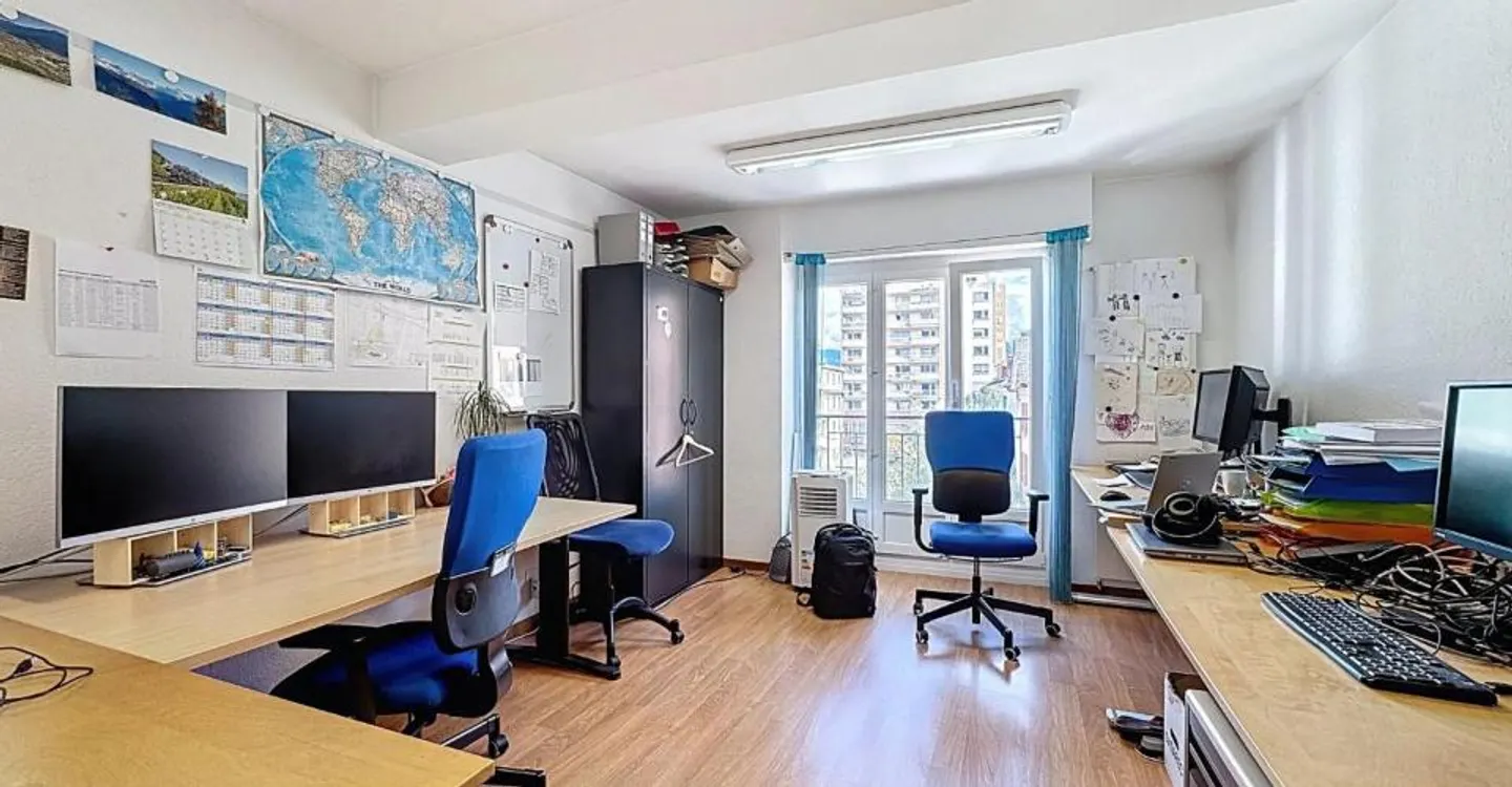 Spacious and bright offices in the heart of Monthey - Photo 4 of 12