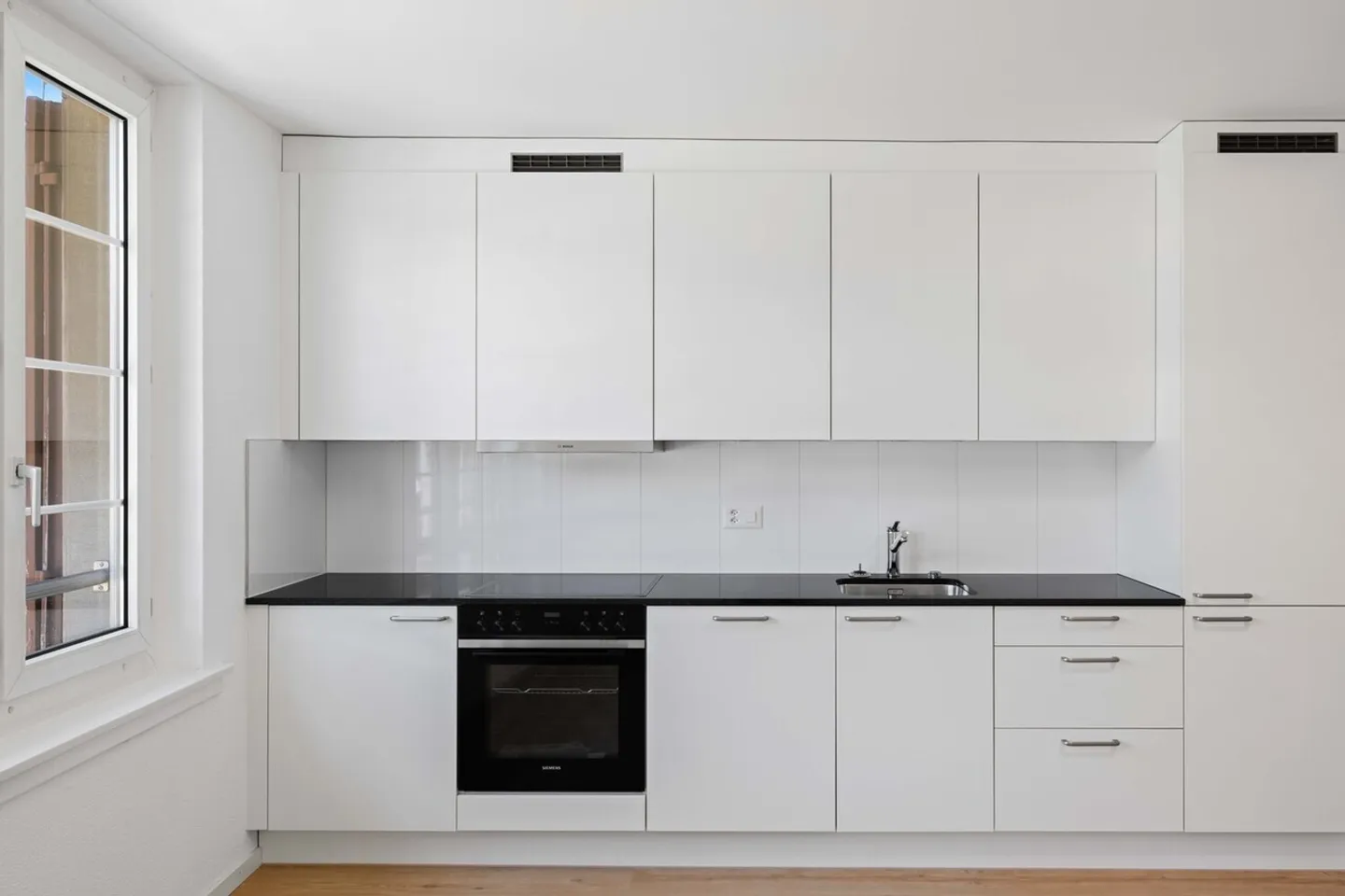 Living in the heart of Dietikon: modern, central, and with a sunny balcony - Photo 4 of 9