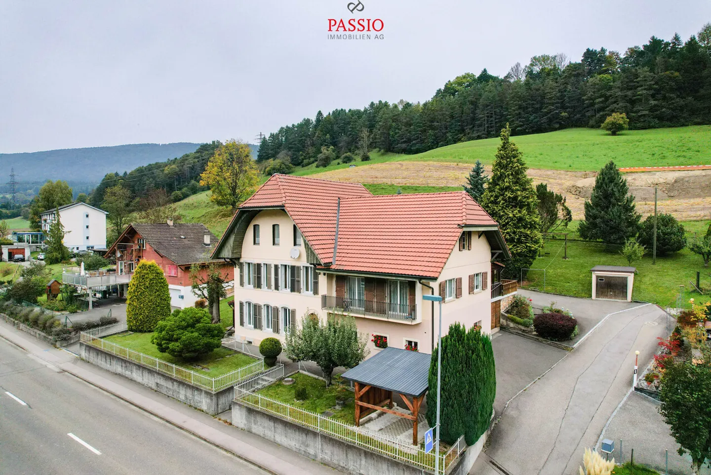 Casa di 11,5 stanze con annesso e potenziale di ampliamento - Foto 1 di 37