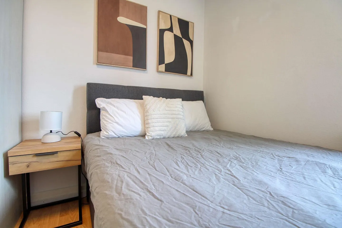 Cozy Coliving in Zürich's Green and Connected Höngg District - Photo 2 of 13