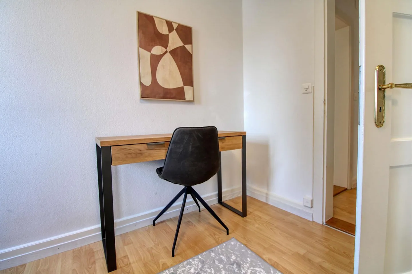 Cozy Coliving in Zürich's Green and Connected Höngg District - Photo 4 of 13