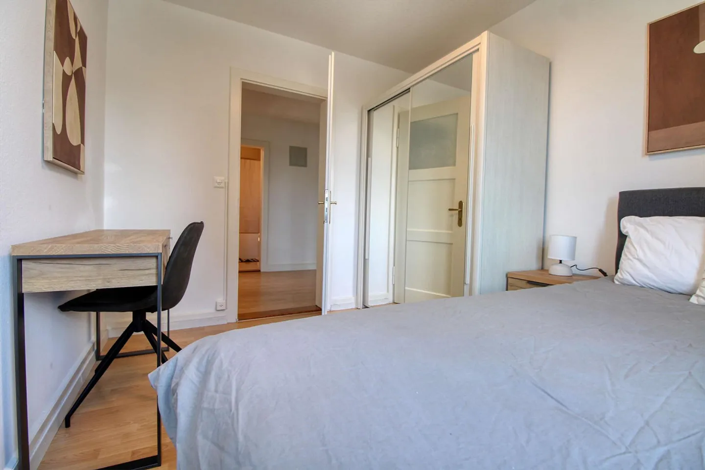 Cozy Coliving in Zürich's Green and Connected Höngg District - Photo 5 of 13