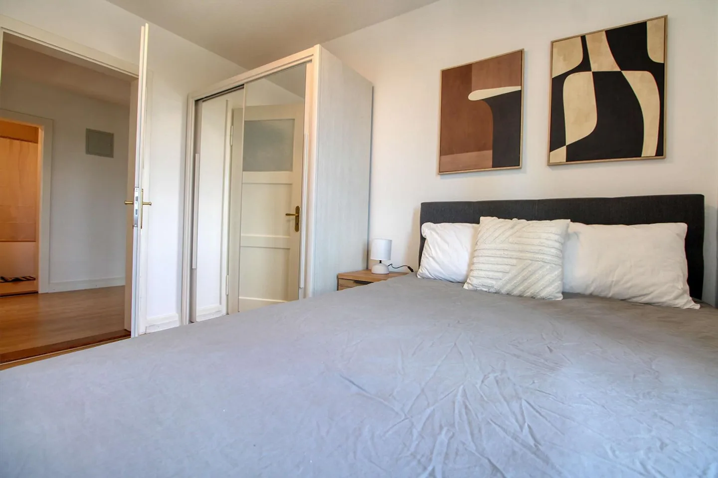 Cozy Coliving in Zürich's Green and Connected Höngg District - Photo 6 of 13