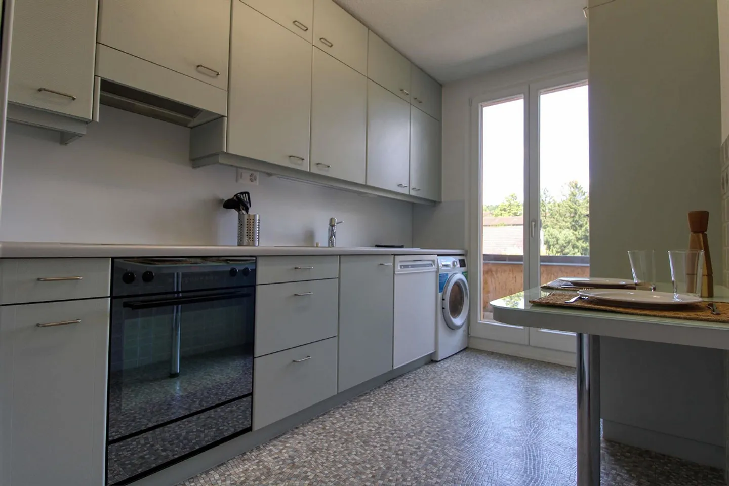 Cozy Coliving in Zürich's Green and Connected Höngg District - Photo 9 of 13