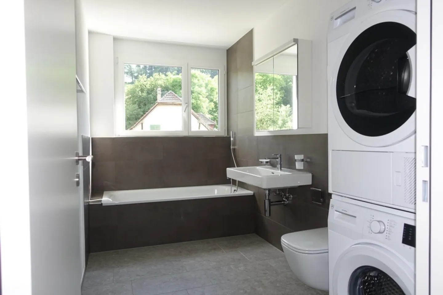 Vue panoramique merveilleuse et ensoleillement optimal ! - Photo 7 sur 9
