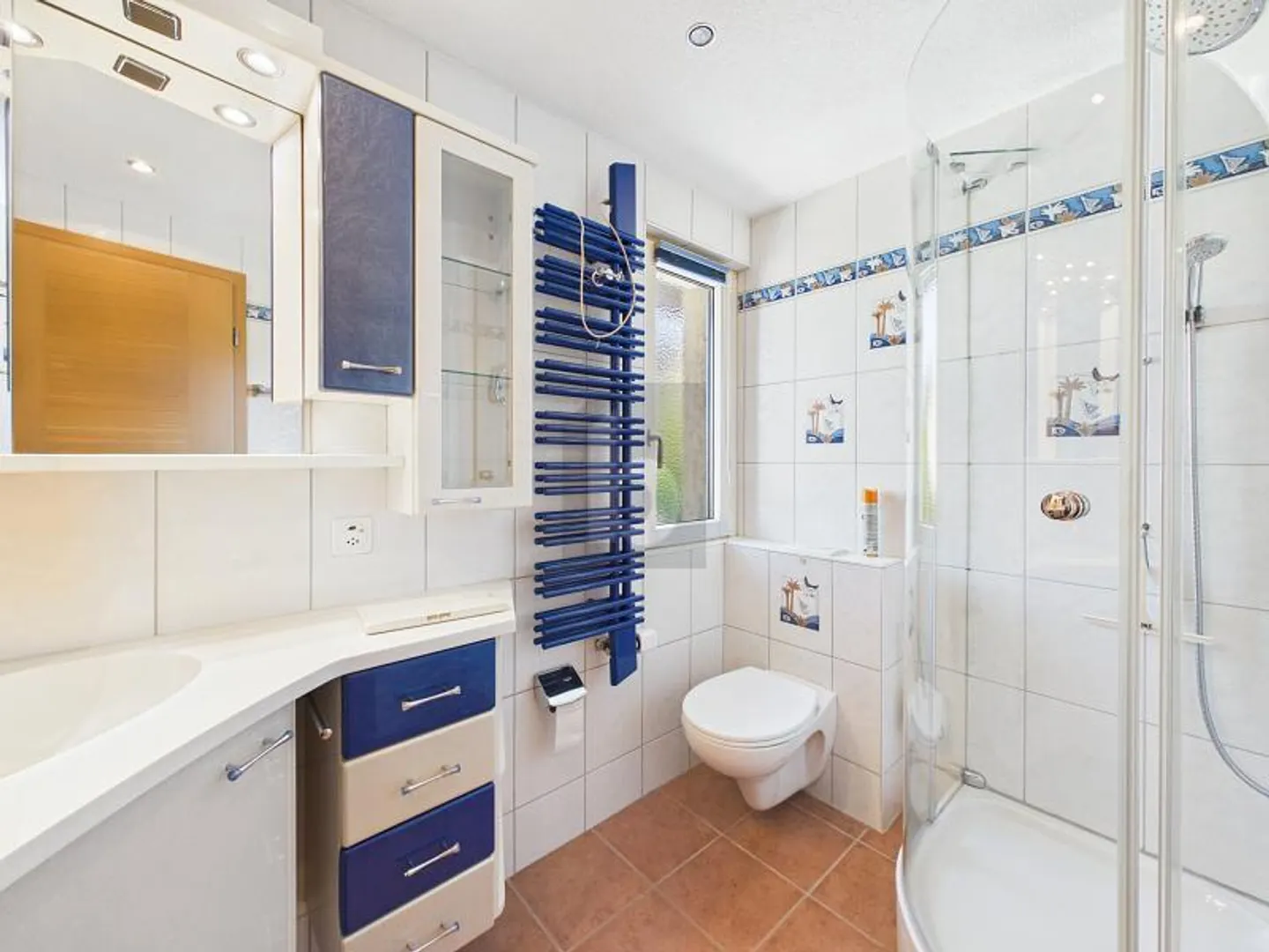 TERRACED HOUSE WITH COMFORT AND OWN POWER - Photo 3 of 6