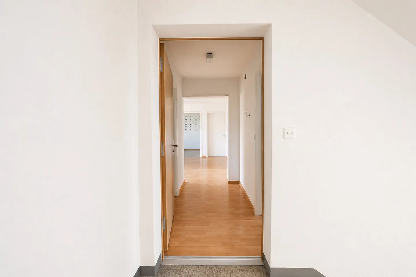 3.5-room condominium with balcony - a lot of potential at an attractive price - Photo 8 of 11