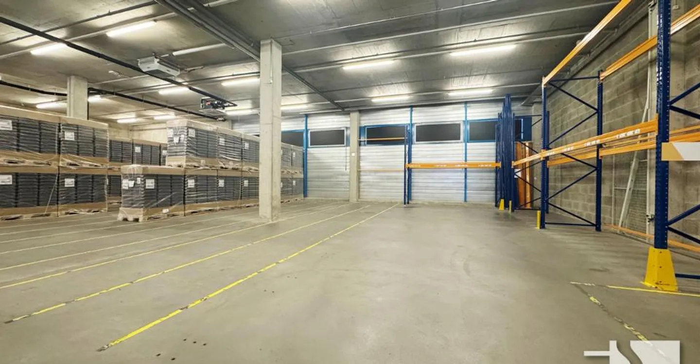 Warehouse/Hall of approx. 763 m², loading dock with loading ramp - Photo 2 of 10