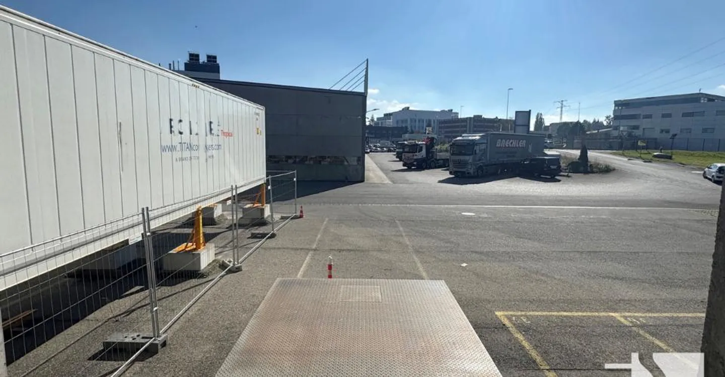 Warehouse/Hall of approx. 763 m², loading dock with loading ramp - Photo 7 of 10