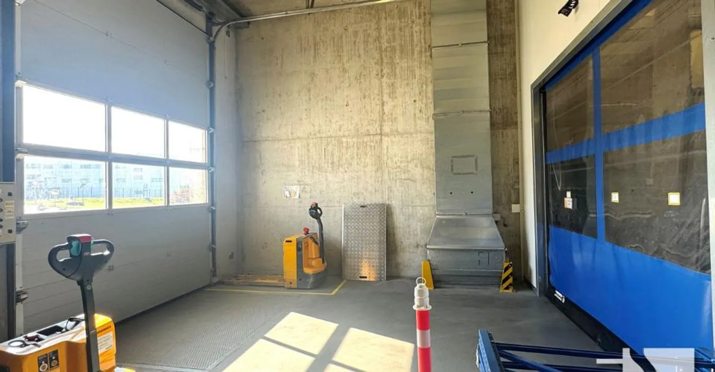 Warehouse/Hall of approx. 763 m², loading dock with loading ramp - Photo 10 of 10