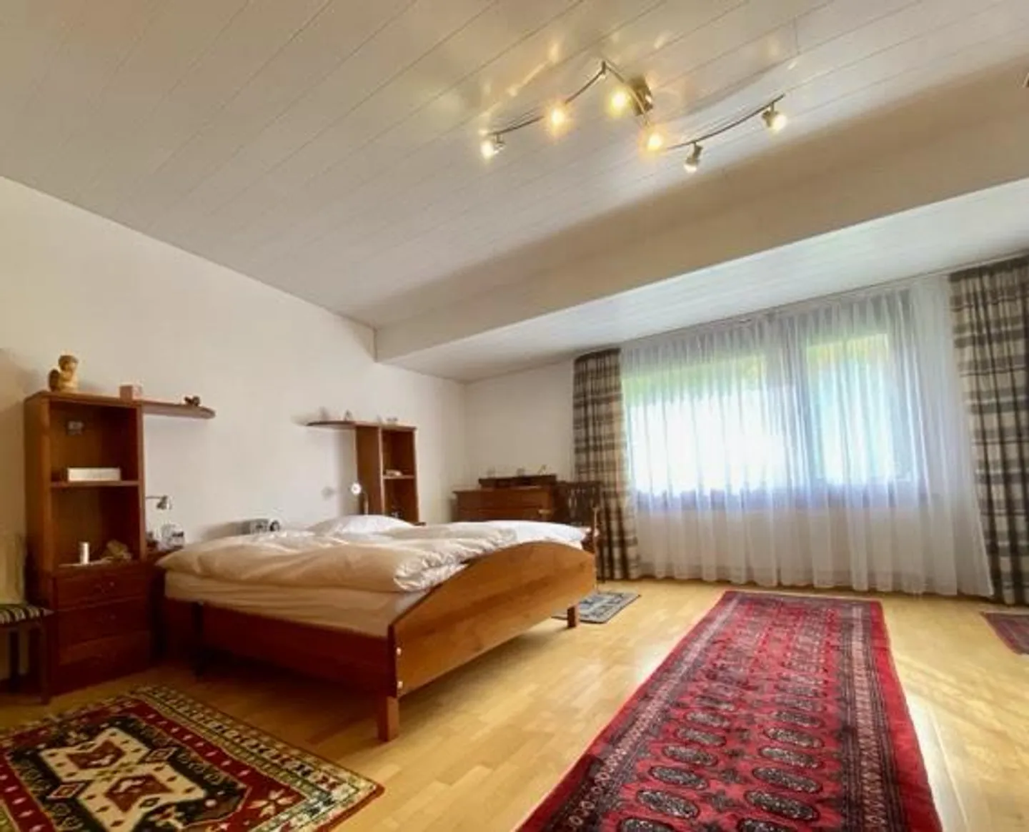 Attractive 9 1/2-room house with 2 apartments and building land (investment property) - Photo 8 of 21
