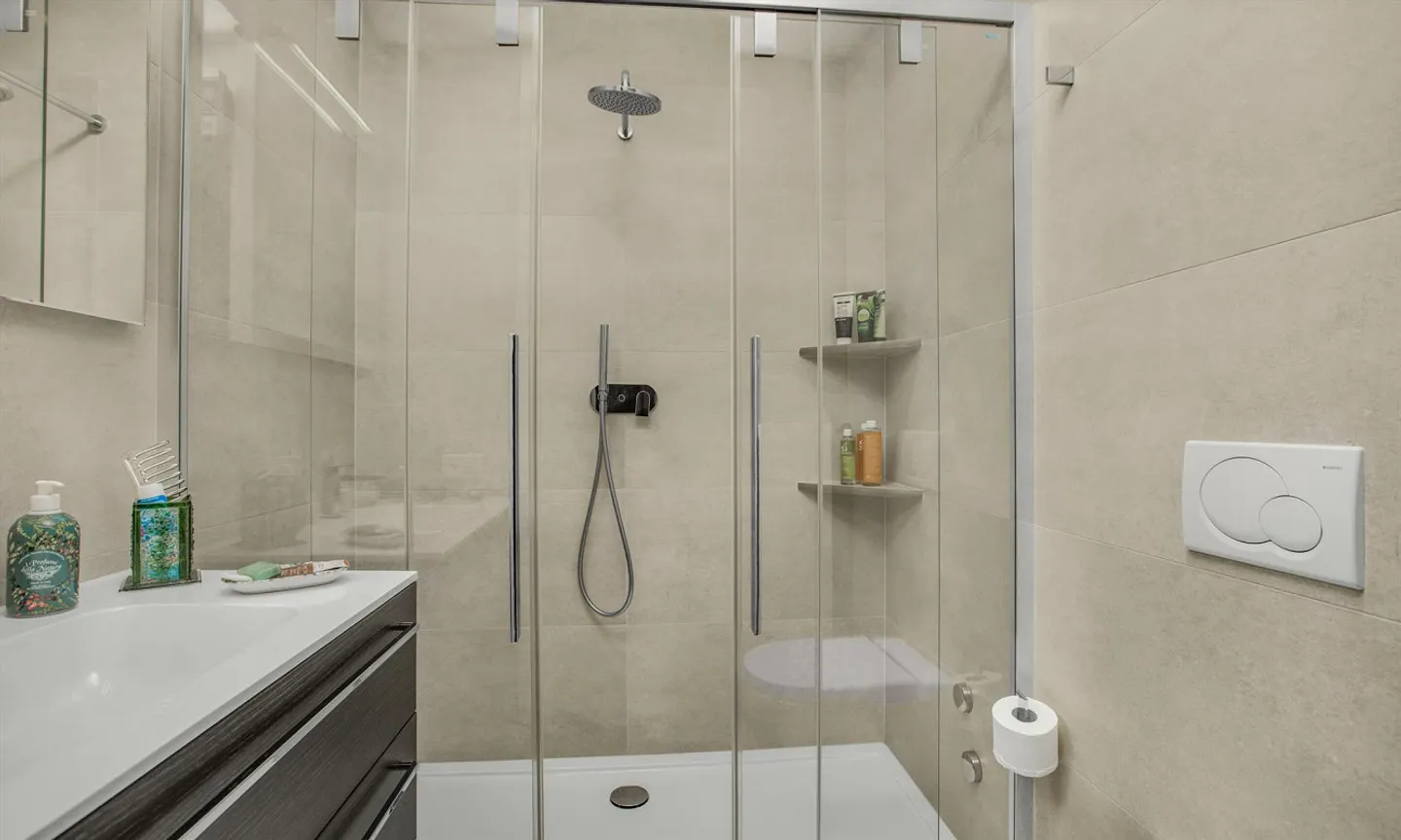 ÉLÉGANT 2.5 PIÈCES DANS UN EMPLACEMENT PRATIQUE À LUGANO CASSARATE - Photo 7 sur 9