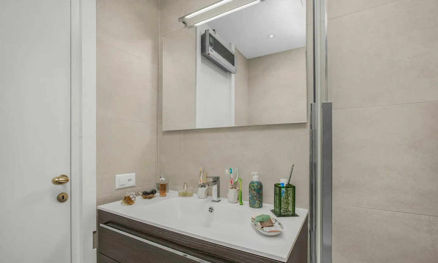 ÉLÉGANT 2.5 PIÈCES DANS UN EMPLACEMENT PRATIQUE À LUGANO CASSARATE - Photo 8 sur 9