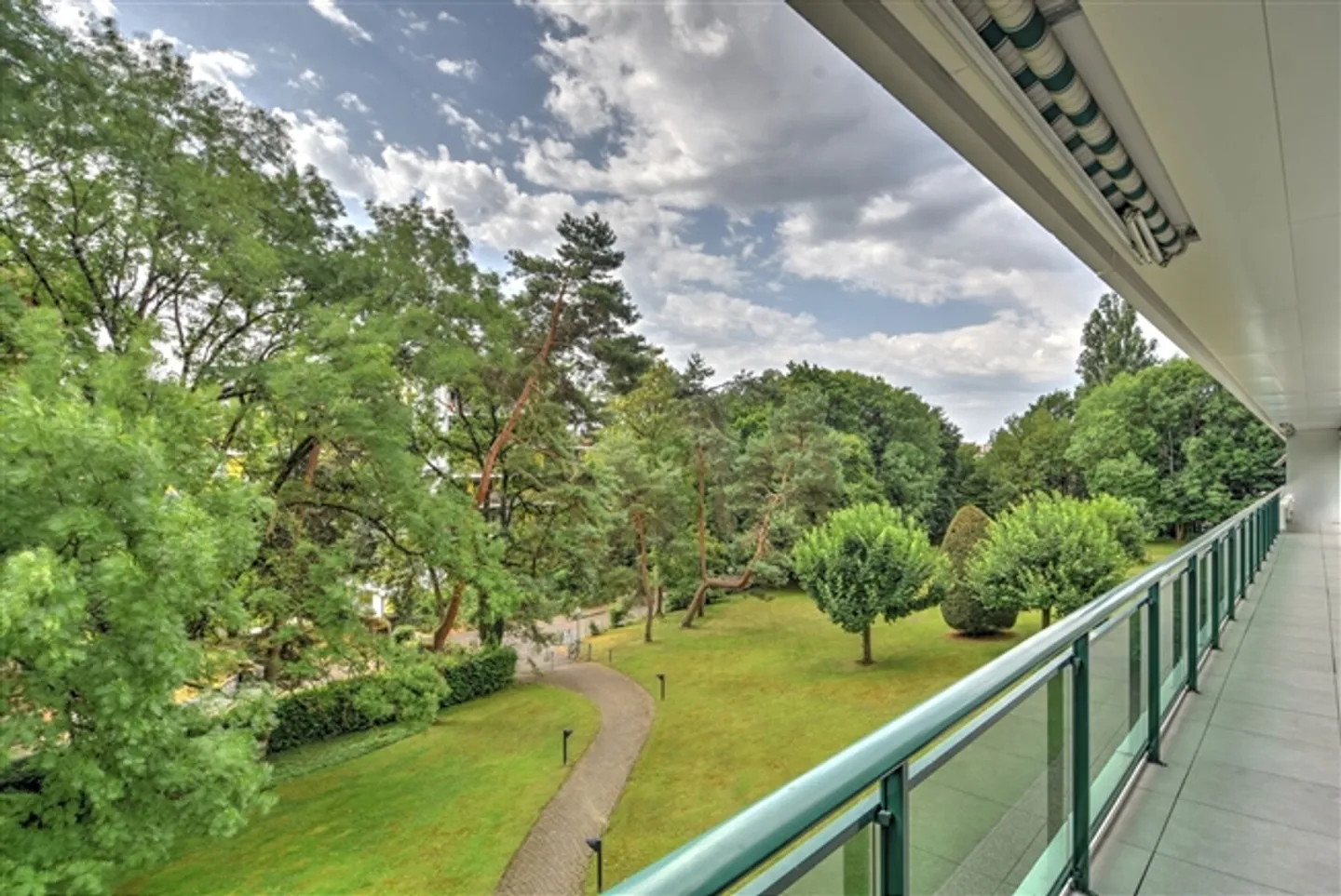 430 m² of offices near the United Nations - 2nd floor - Photo 3 of 6