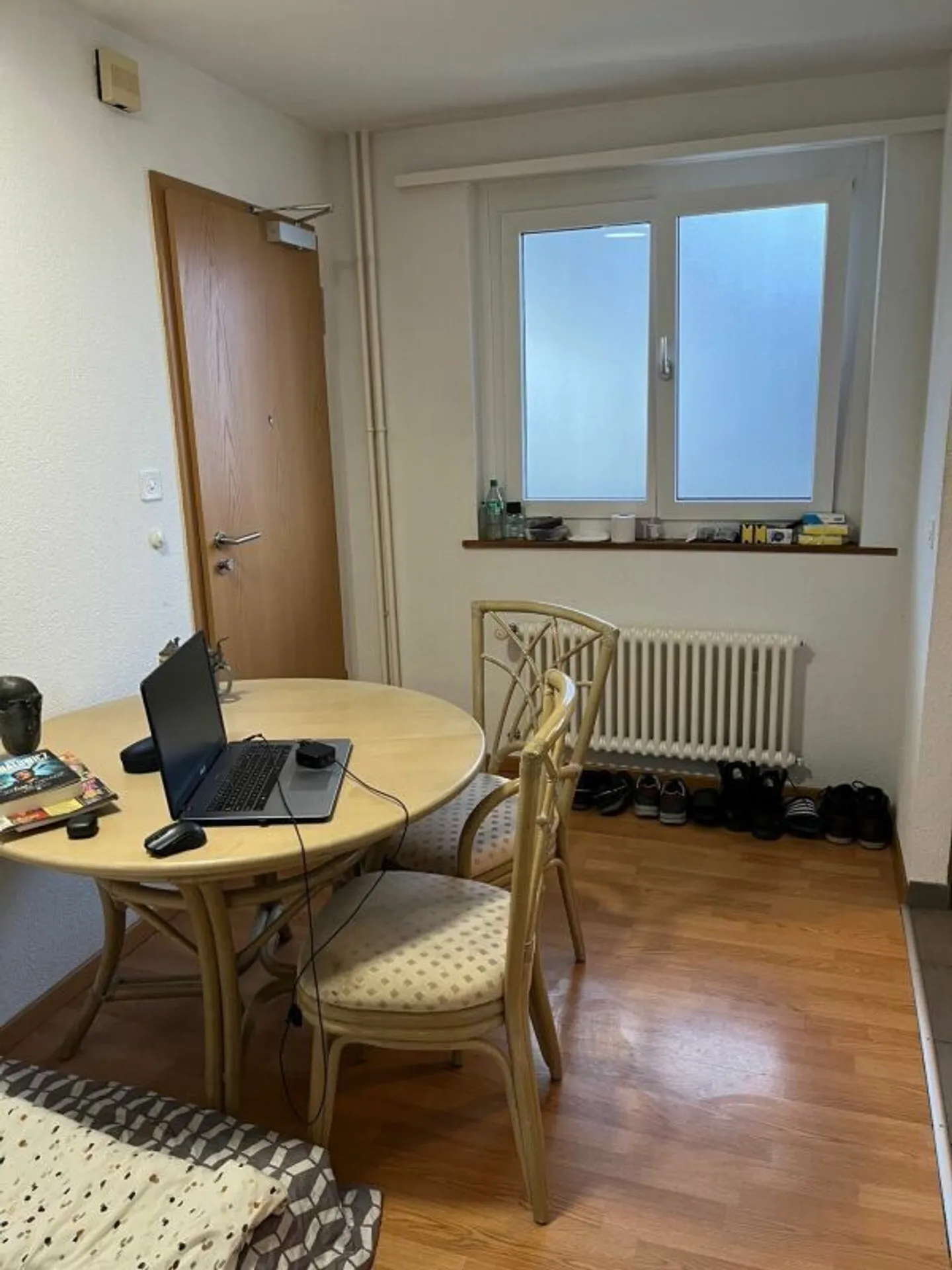 Central 1.5-room apartment in the best location - directly at the train station - Photo 4 of 6