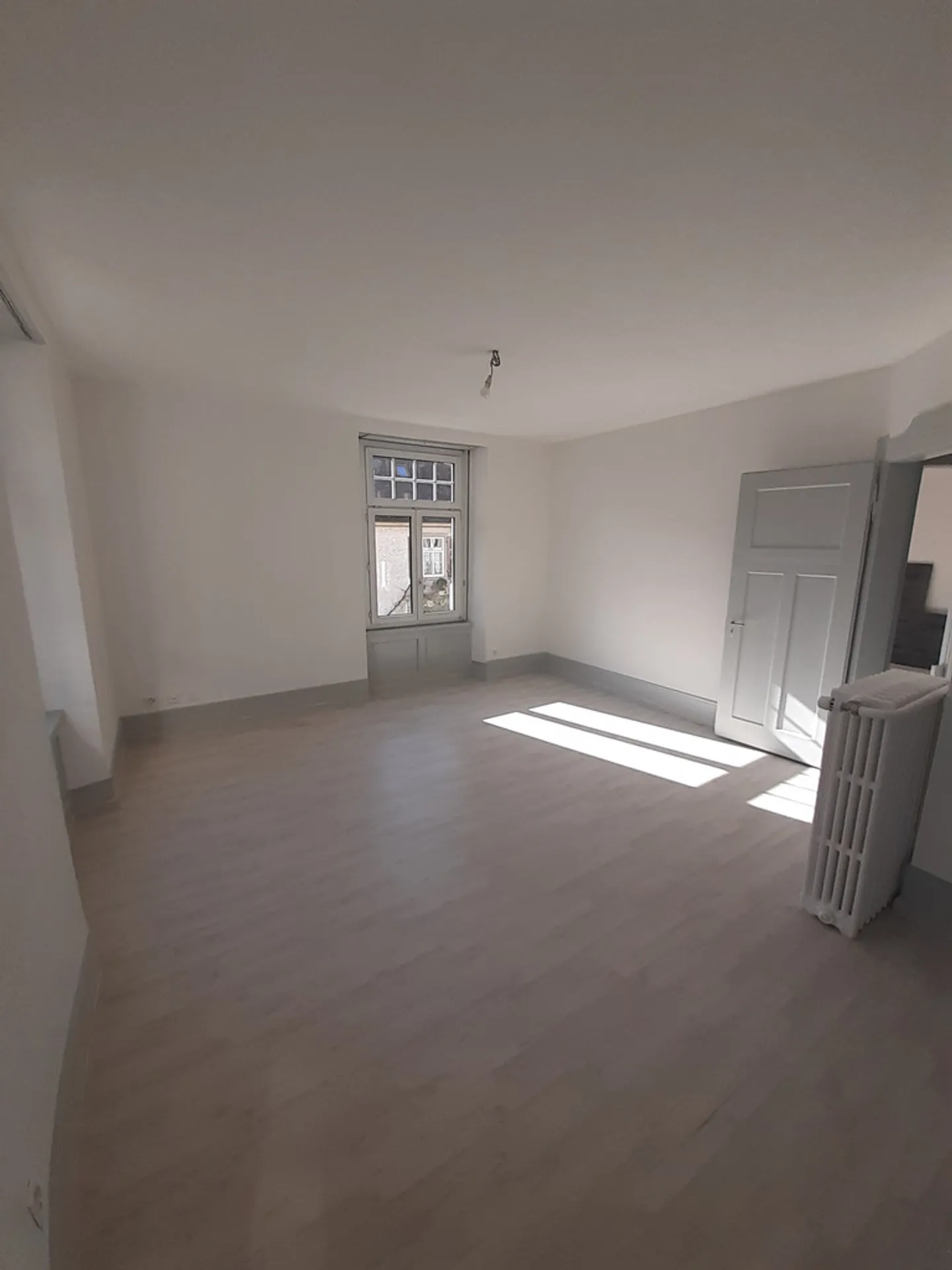 Haut plafond et belles finitions - Photo 4 sur 11