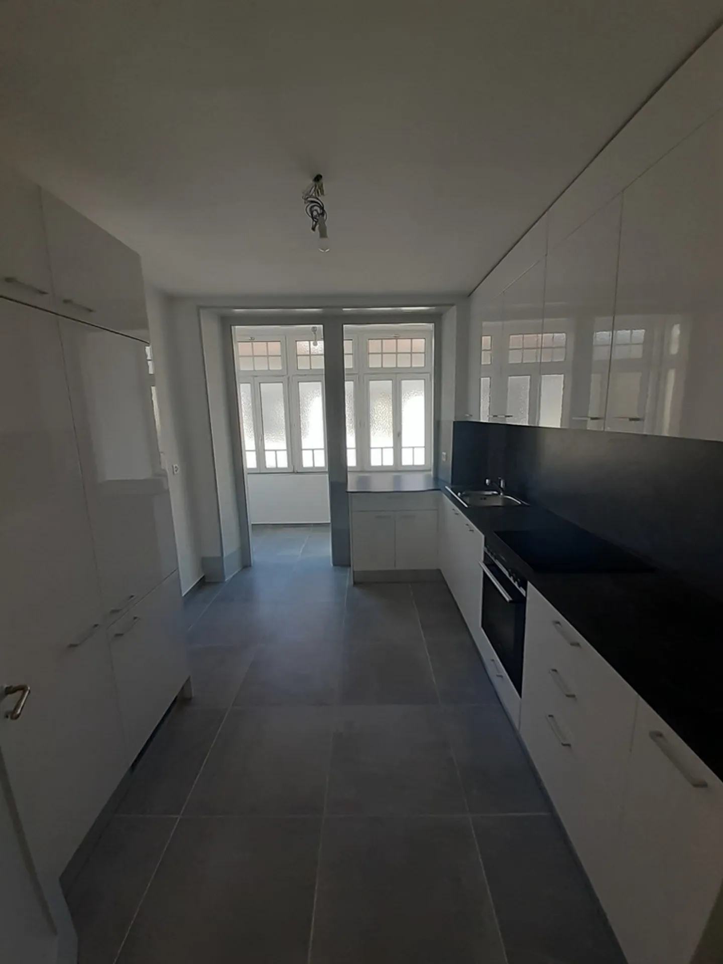 Haut plafond et belles finitions - Photo 5 sur 11