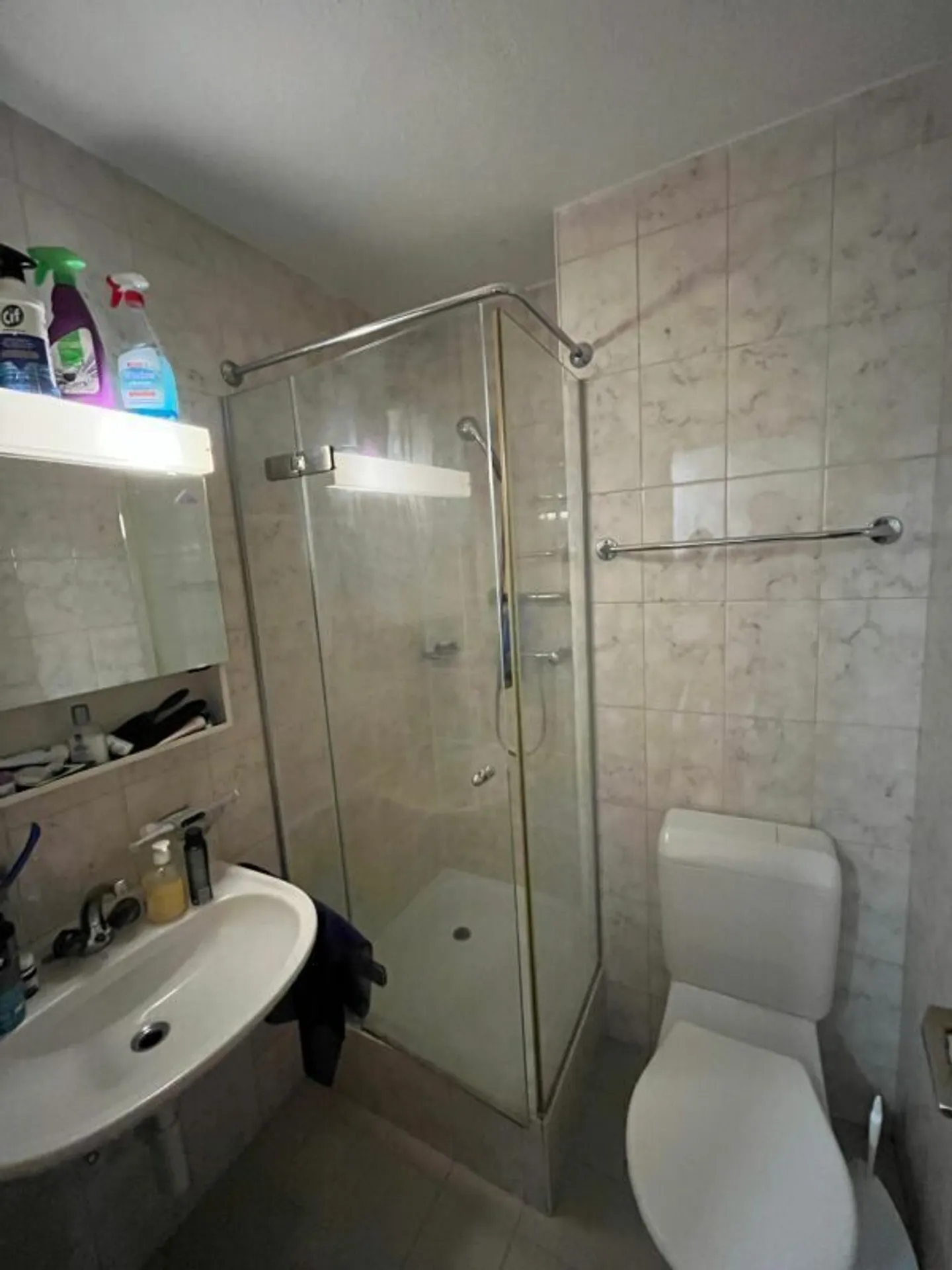 Central 1.5-room apartment in the best location - directly at the train station - Photo 3 of 6