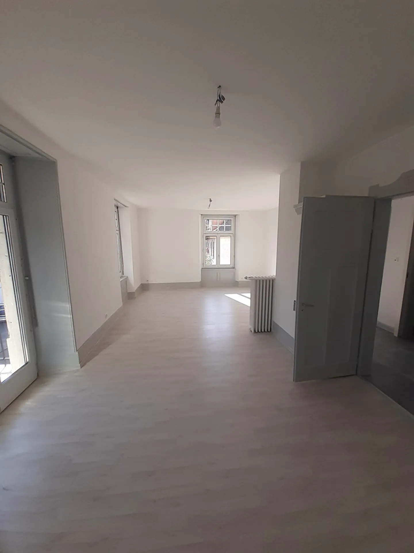 Haut plafond et belles finitions - Photo 1 sur 11