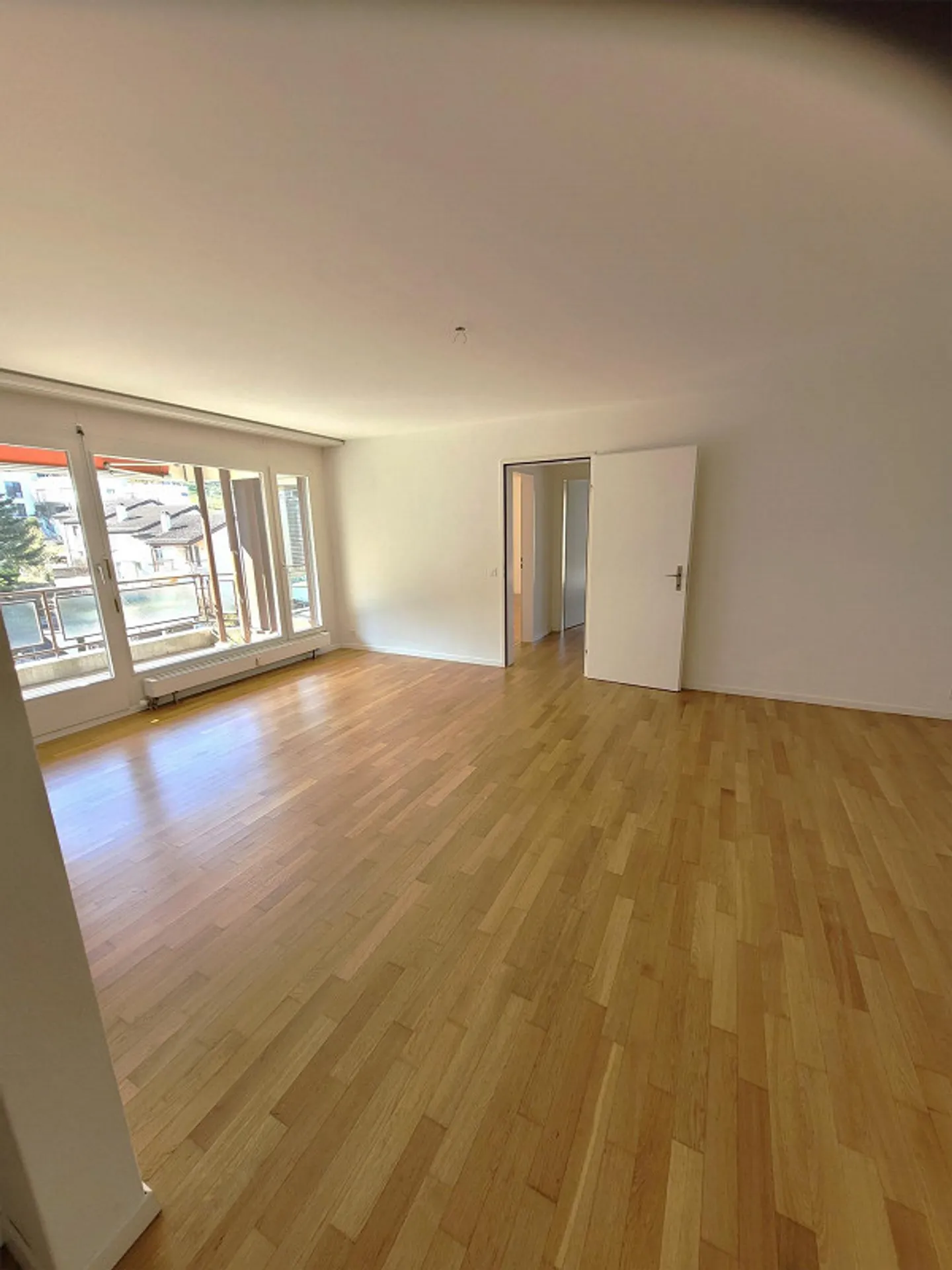Appartement avec patio - Photo 2 sur 10