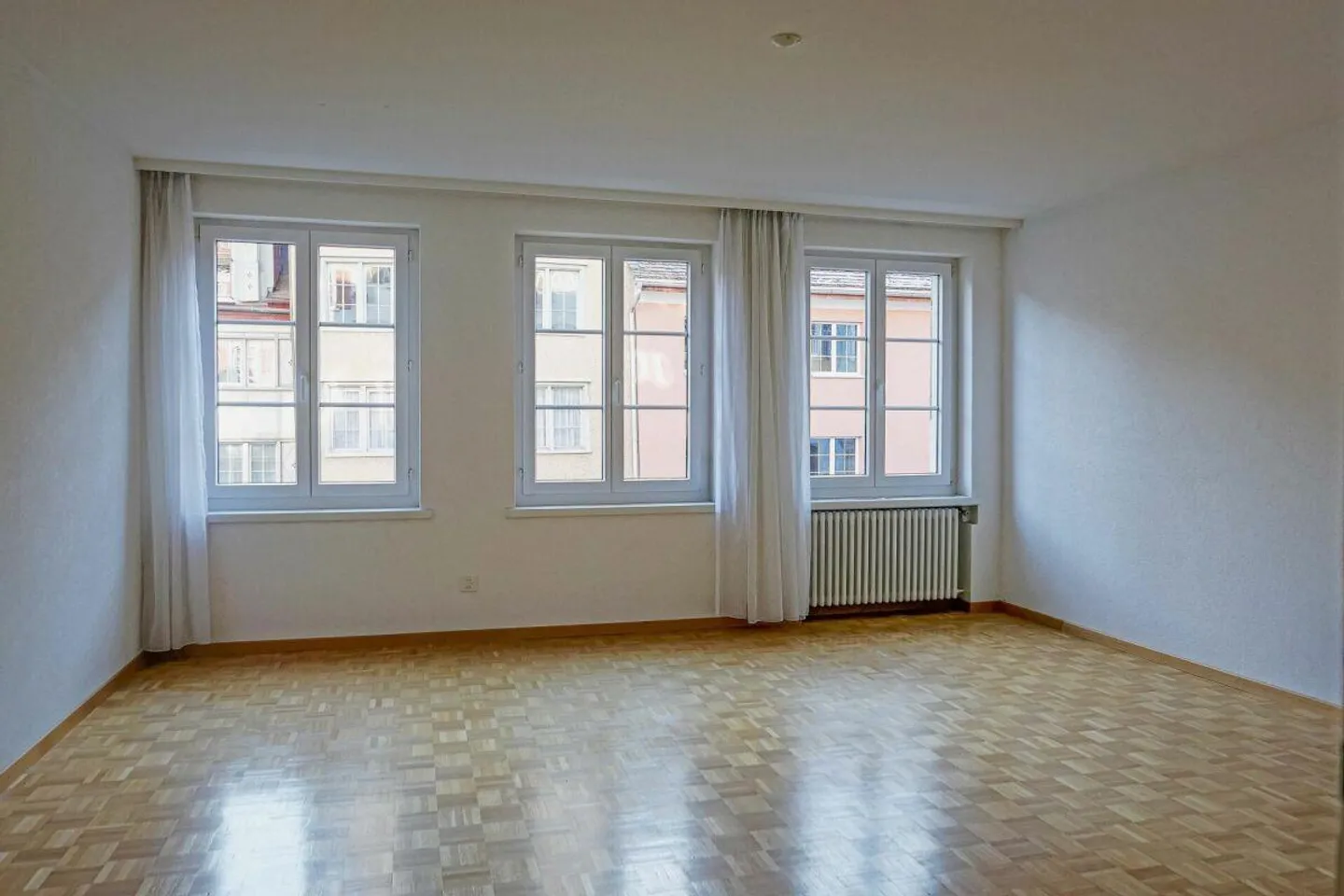 Residential and commercial building - Photo 8 of 11