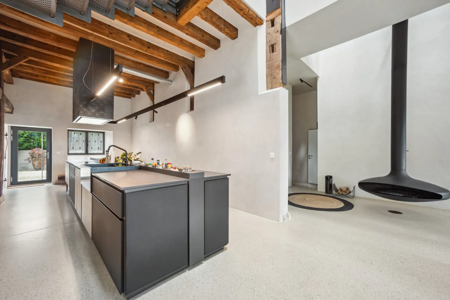 Villa moderna mozzafiato con piscina e studio - Foto 3 di 20