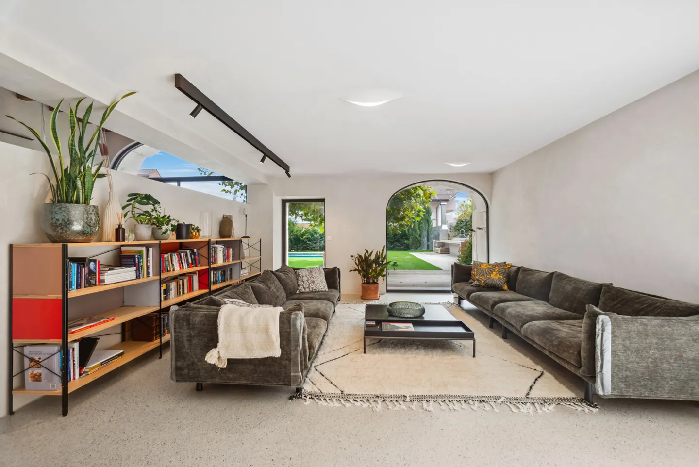 Villa moderna mozzafiato con piscina e studio - Foto 4 di 20