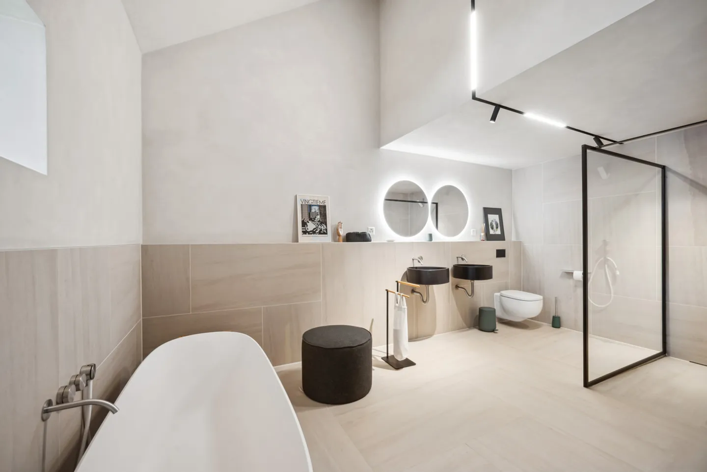 Villa moderna mozzafiato con piscina e studio - Foto 9 di 20